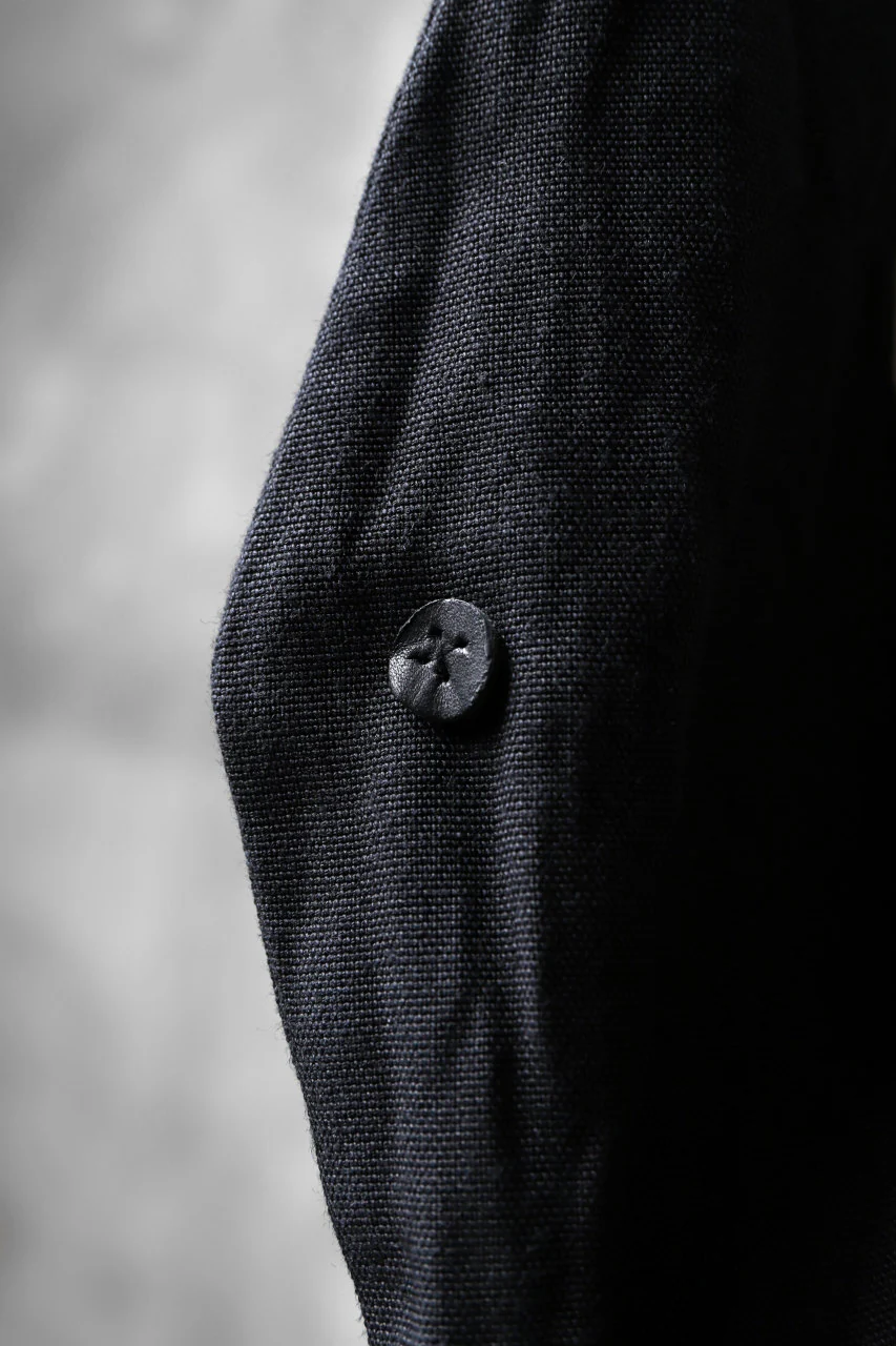 KLASICA CROSS BACK POCKET VEST / RAMIE (CARBON) - Image 14