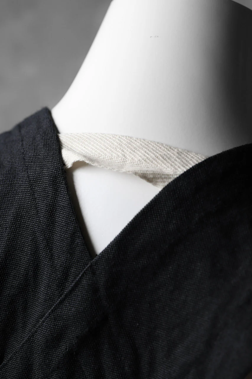 KLASICA CROSS BACK POCKET VEST / RAMIE (CARBON) - Image 9
