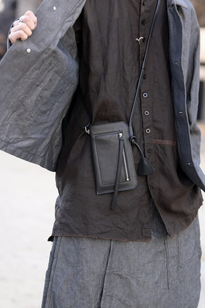 KLASICA "FLOW" MOBILE POUCH / FVT ITALIAN COW LEATHER (BLACK x SILVER) - Image 14