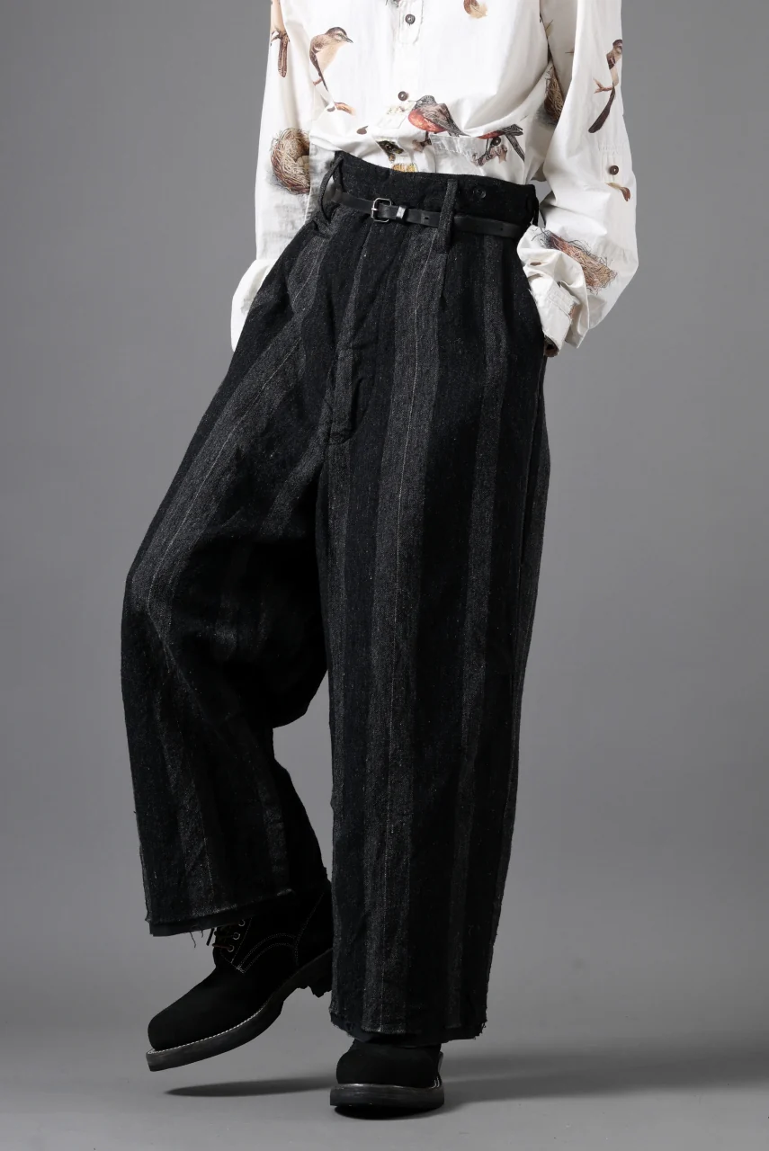 KLASICA GALWAY - Rt CUT OFF BOLD STRAIGHT TROUSERS / IRREGULAR STRIPED ROUGH TWEED (BLACK) - Image 3
