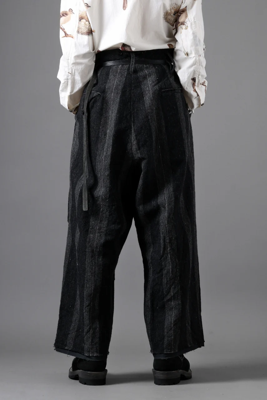 KLASICA GALWAY - Rt CUT OFF BOLD STRAIGHT TROUSERS / IRREGULAR STRIPED ROUGH TWEED (BLACK) - Image 4