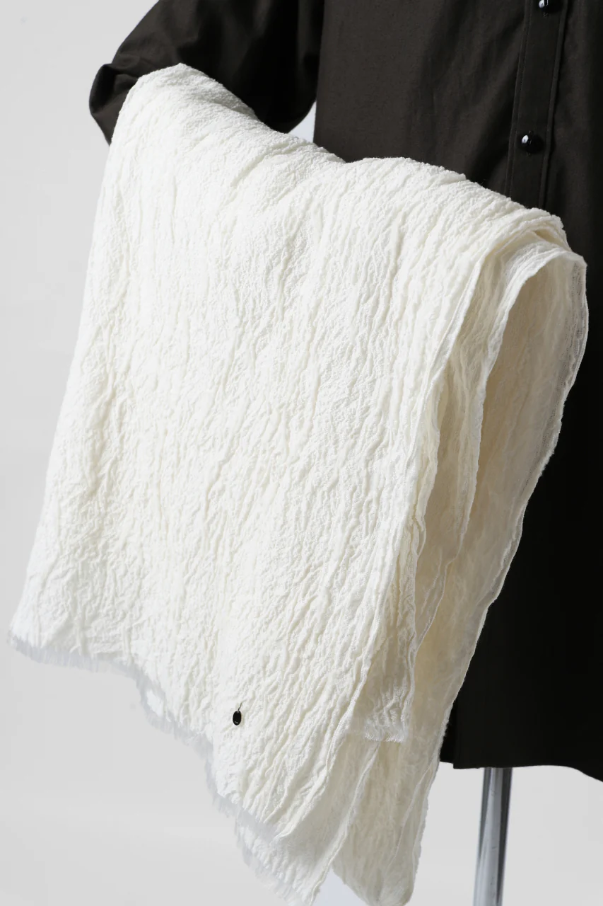 KLASICA GLACIER FLUFFY STOLE / SHRINK SILK (EGG SHELL) - Image 11