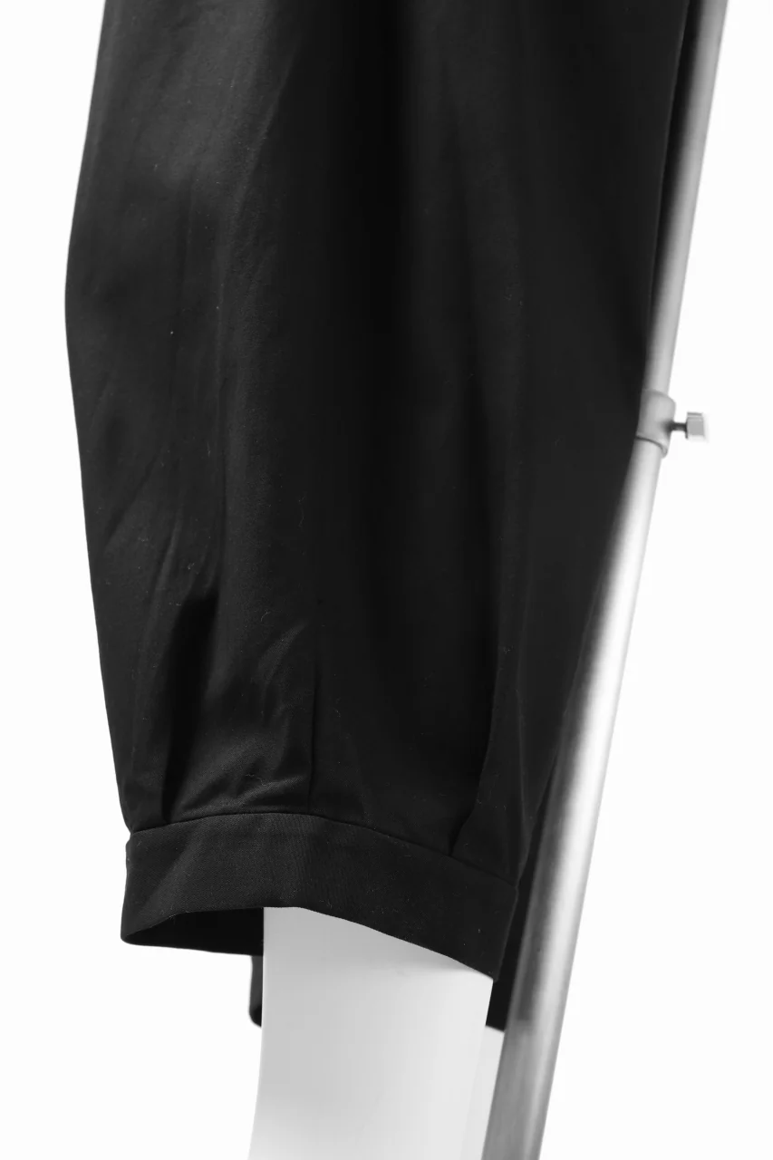 KLASICA GOSSE 2 TUCKED TROUSERS / DRY BACK TWILL (BLACK) - Image 20