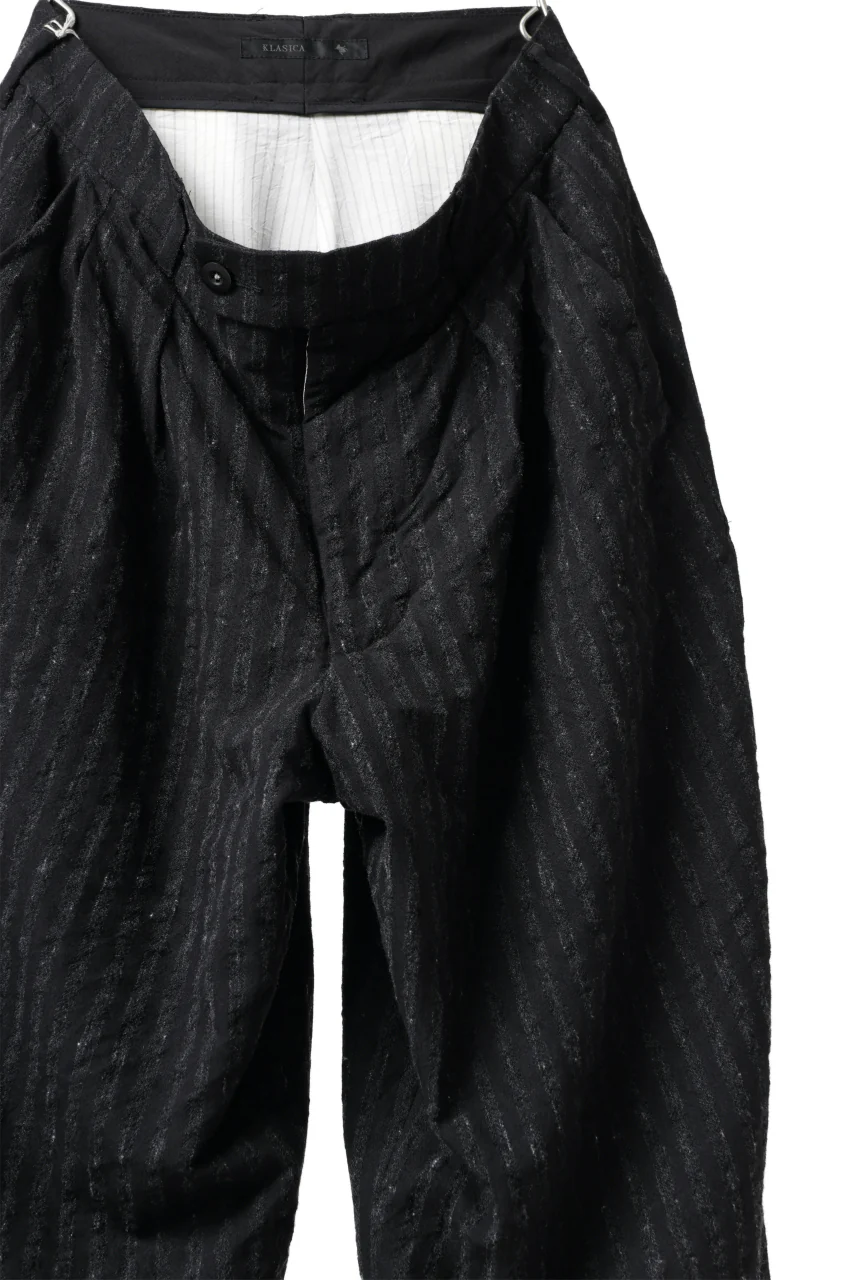 KLASICA GOSSE TWO TUCKED TROUSERS / LIGHT WEIGHT BLUR STRIPES (INK BLACK) - Image 15