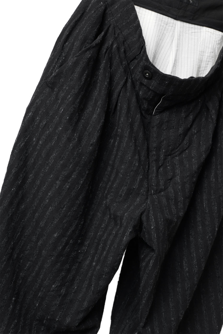 KLASICA GOSSE TWO TUCKED TROUSERS / LIGHT WEIGHT BLUR STRIPES (INK BLACK) - Image 16