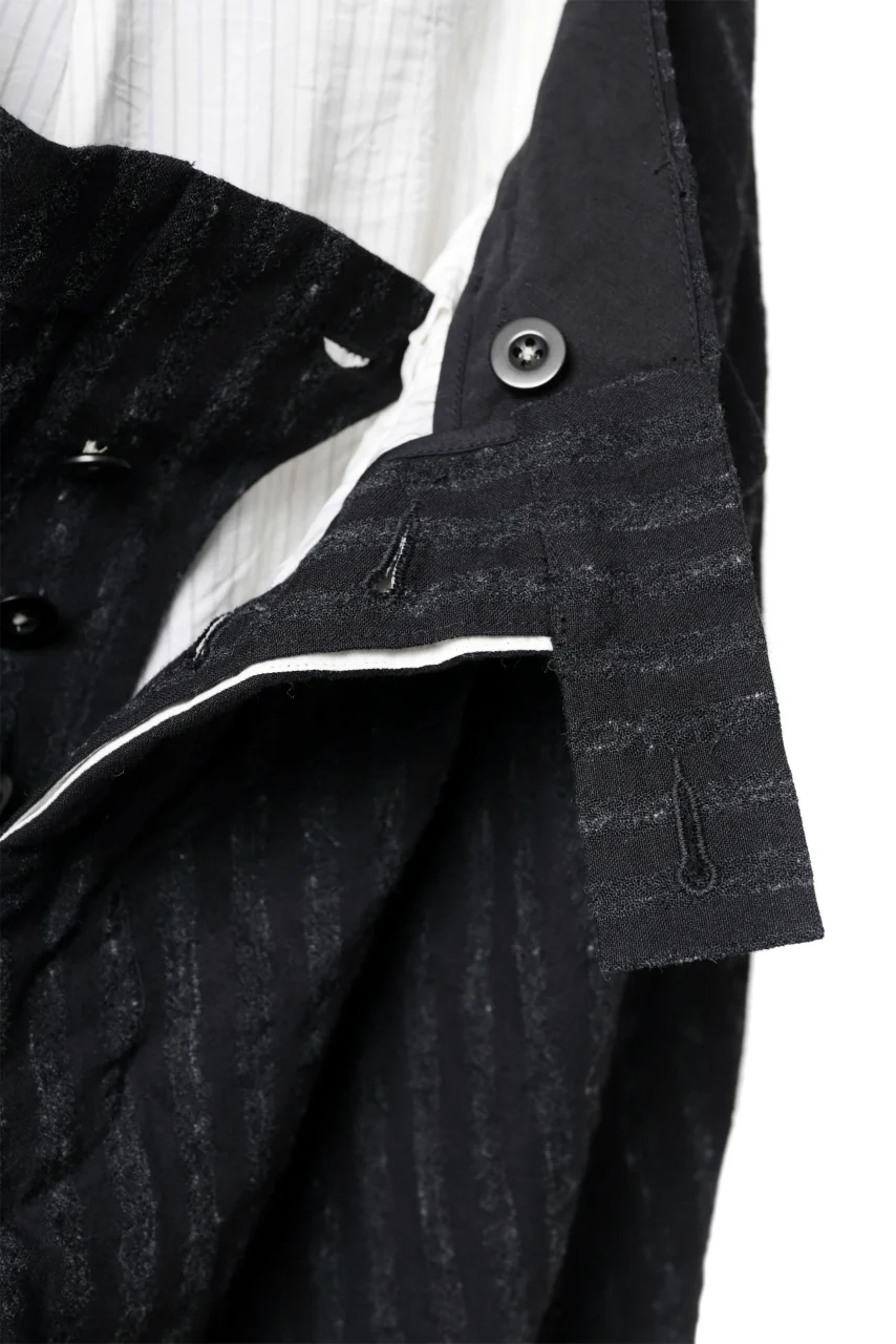 KLASICA GOSSE TWO TUCKED TROUSERS / LIGHT WEIGHT BLUR STRIPES (INK BLACK) - Image 19