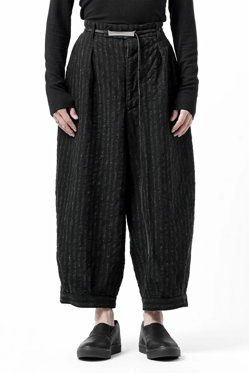 KLASICA GOSSE TWO TUCKED TROUSERS / LIGHT WEIGHT BLUR STRIPES (INK BLACK) - Image 2