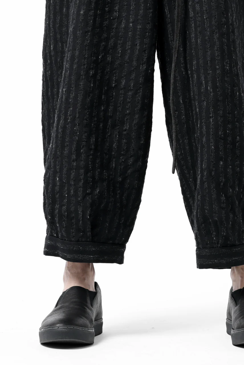 KLASICA GOSSE TWO TUCKED TROUSERS / LIGHT WEIGHT BLUR STRIPES (INK BLACK) - Image 31