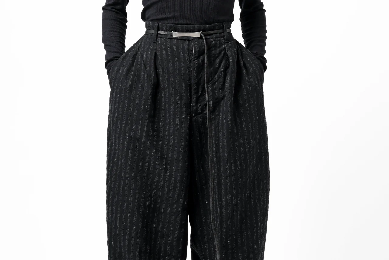 KLASICA GOSSE TWO TUCKED TROUSERS / LIGHT WEIGHT BLUR STRIPES (INK BLACK) - Image 32