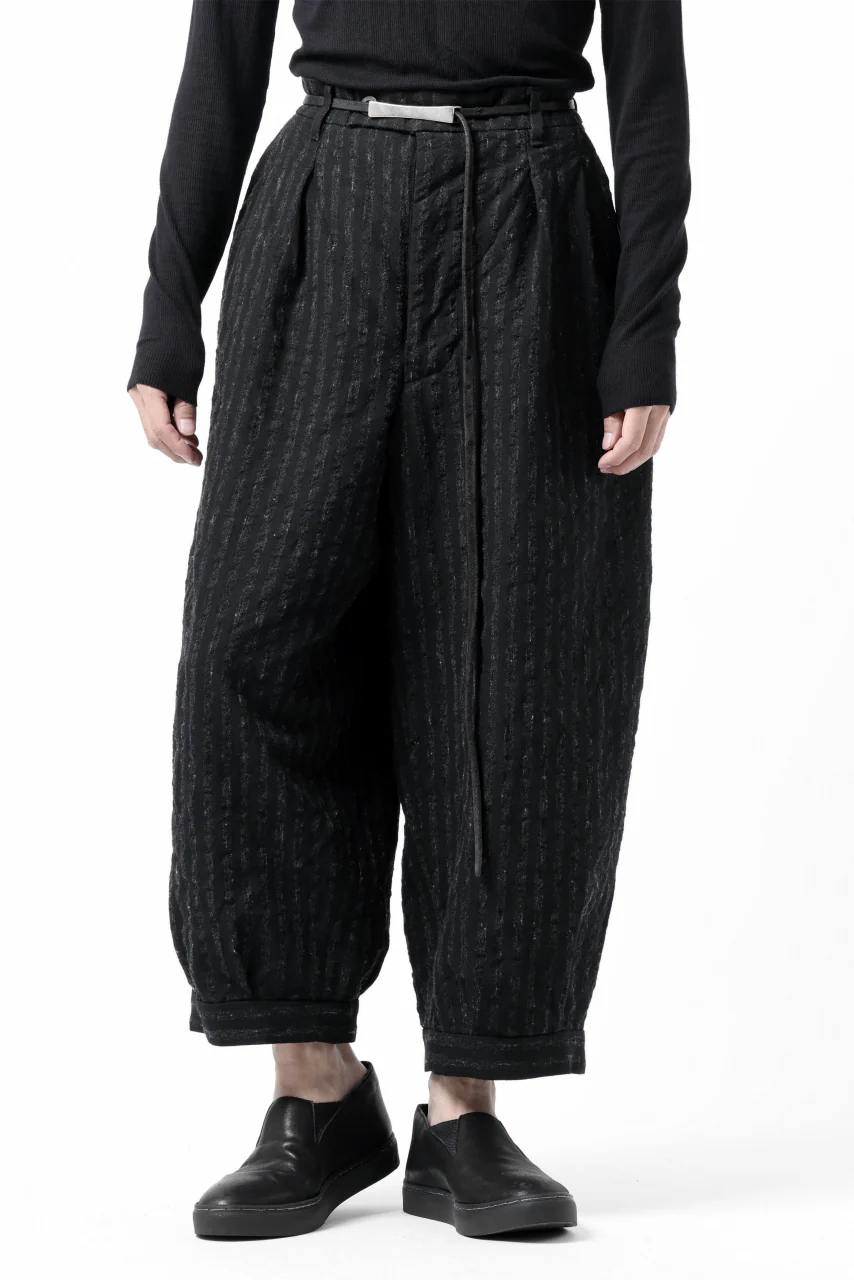 KLASICA GOSSE TWO TUCKED TROUSERS / LIGHT WEIGHT BLUR STRIPES (INK BLACK) - Image 4