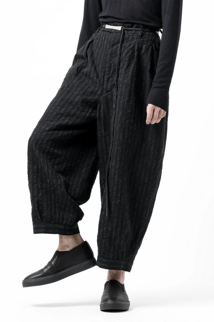 KLASICA GOSSE TWO TUCKED TROUSERS / LIGHT WEIGHT BLUR STRIPES (INK BLACK) - Image 7