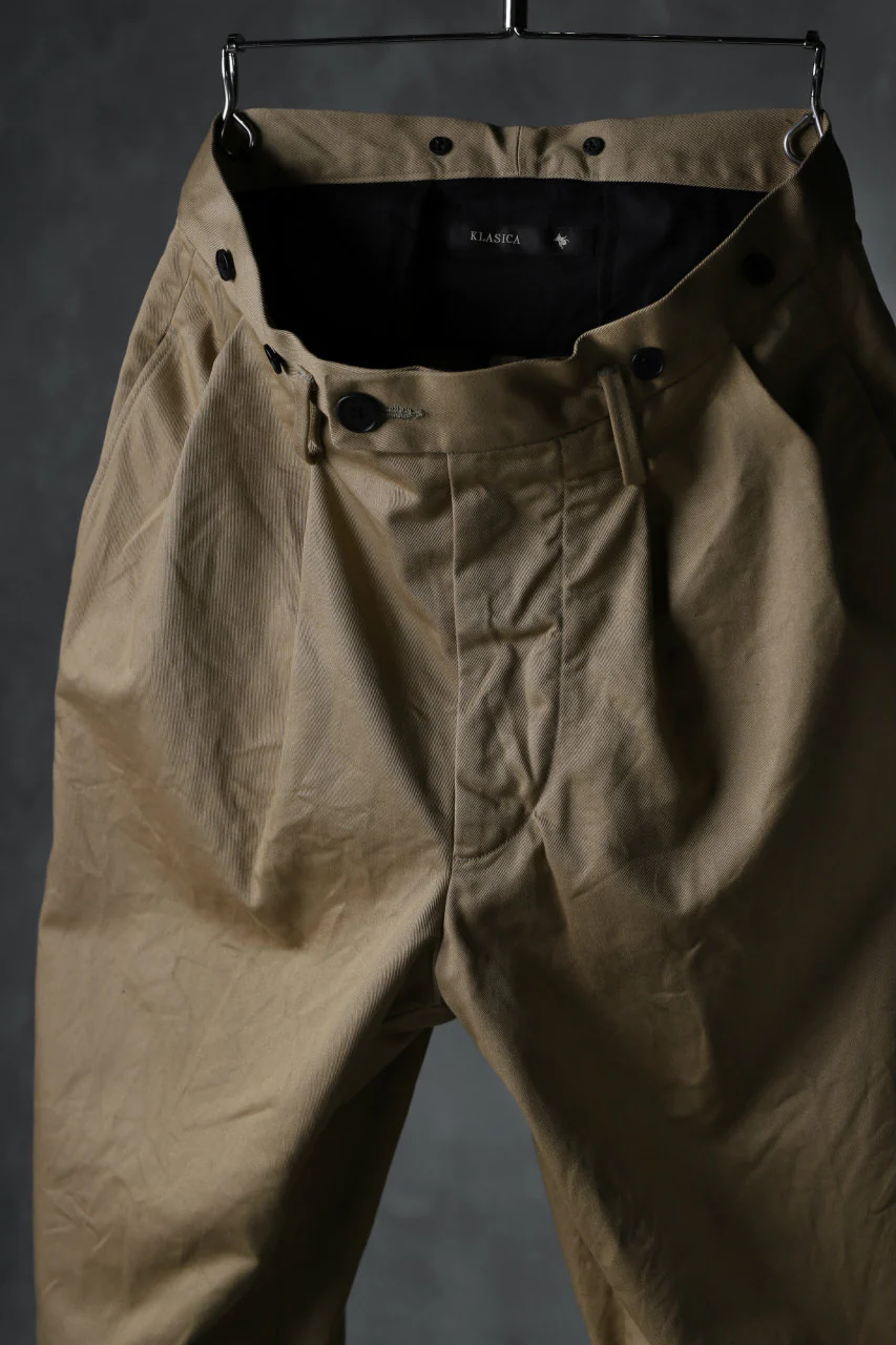 KLASICA GRIOTTE 2 TUCKED WIDE TROUSERS / CHINO CLOTH (BEIGE) - Image 10