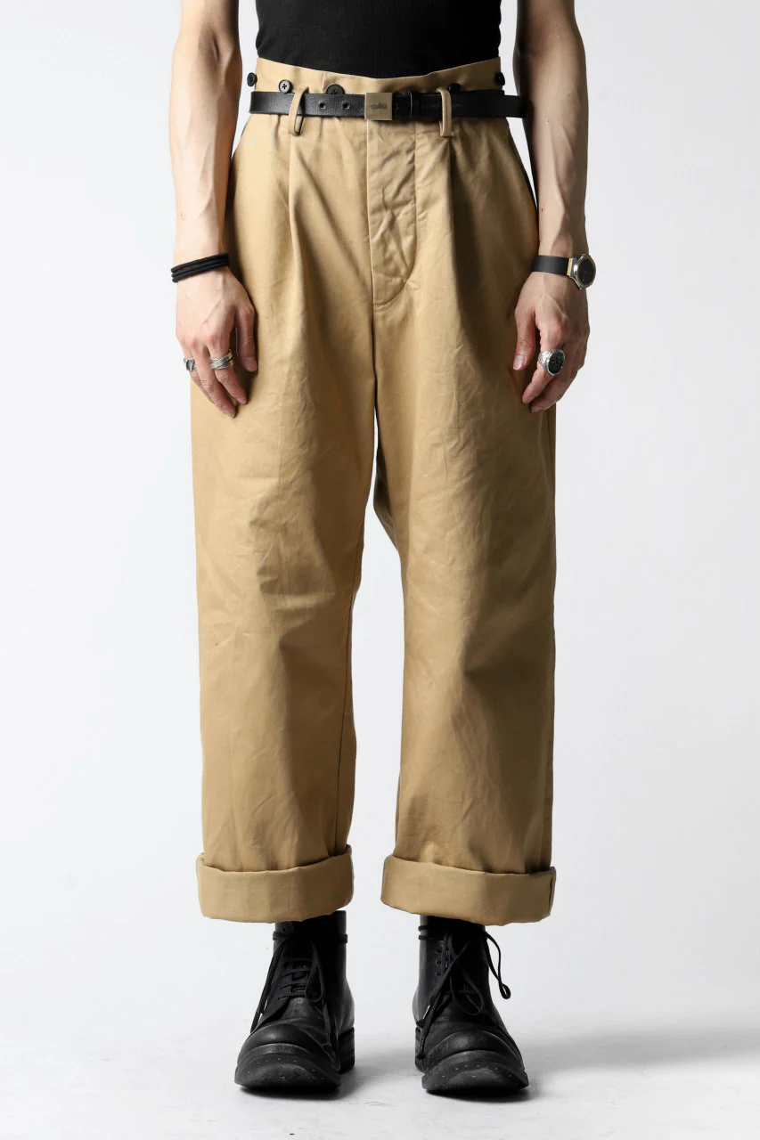 KLASICA GRIOTTE 2 TUCKED WIDE TROUSERS / CHINO CLOTH (BEIGE) - Image 2