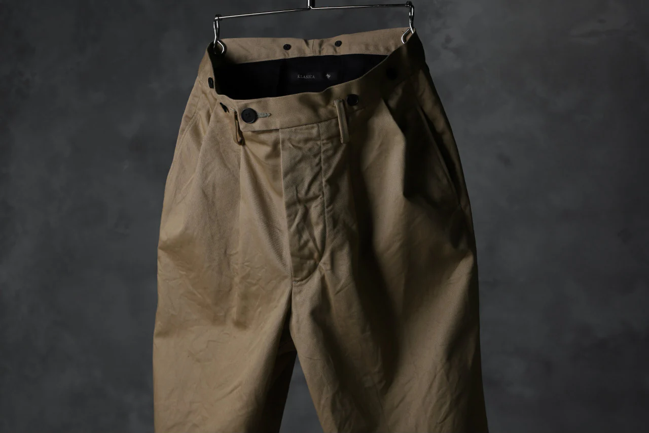KLASICA GRIOTTE 2 TUCKED WIDE TROUSERS / CHINO CLOTH (BEIGE) - Image 22
