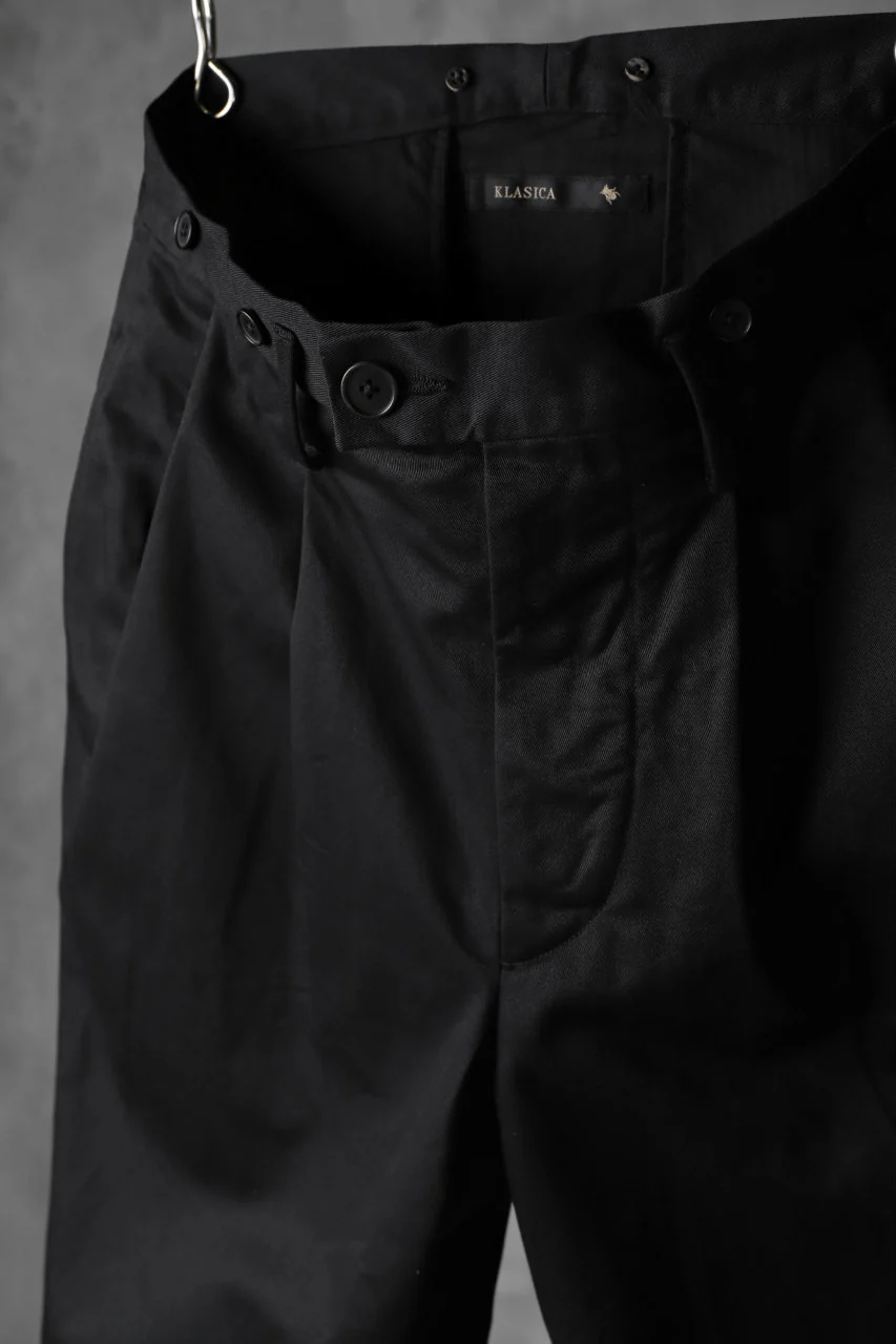 KLASICA GRIOTTE 2 TUCKED WIDE TROUSERS / CHINO CLOTH (BLACK) - Image 11