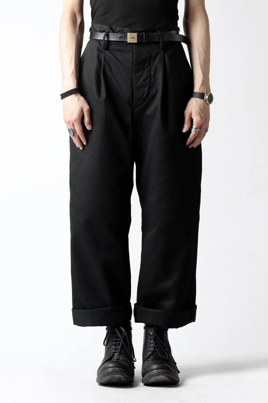 KLASICA GRIOTTE 2 TUCKED WIDE TROUSERS / CHINO CLOTH (BLACK) - Image 2