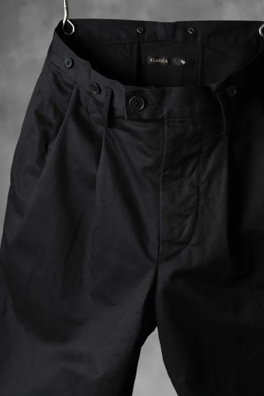 KLASICA GRIOTTE 2 TUCKED WIDE TROUSERS / CHINO CLOTH (BLACK) - Image 8