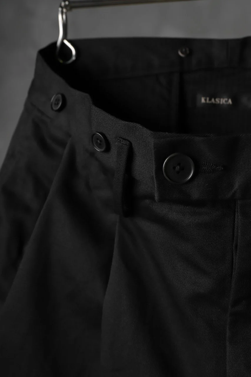 KLASICA GRIOTTE 2 TUCKED WIDE TROUSERS / CHINO CLOTH (BLACK) - Image 9