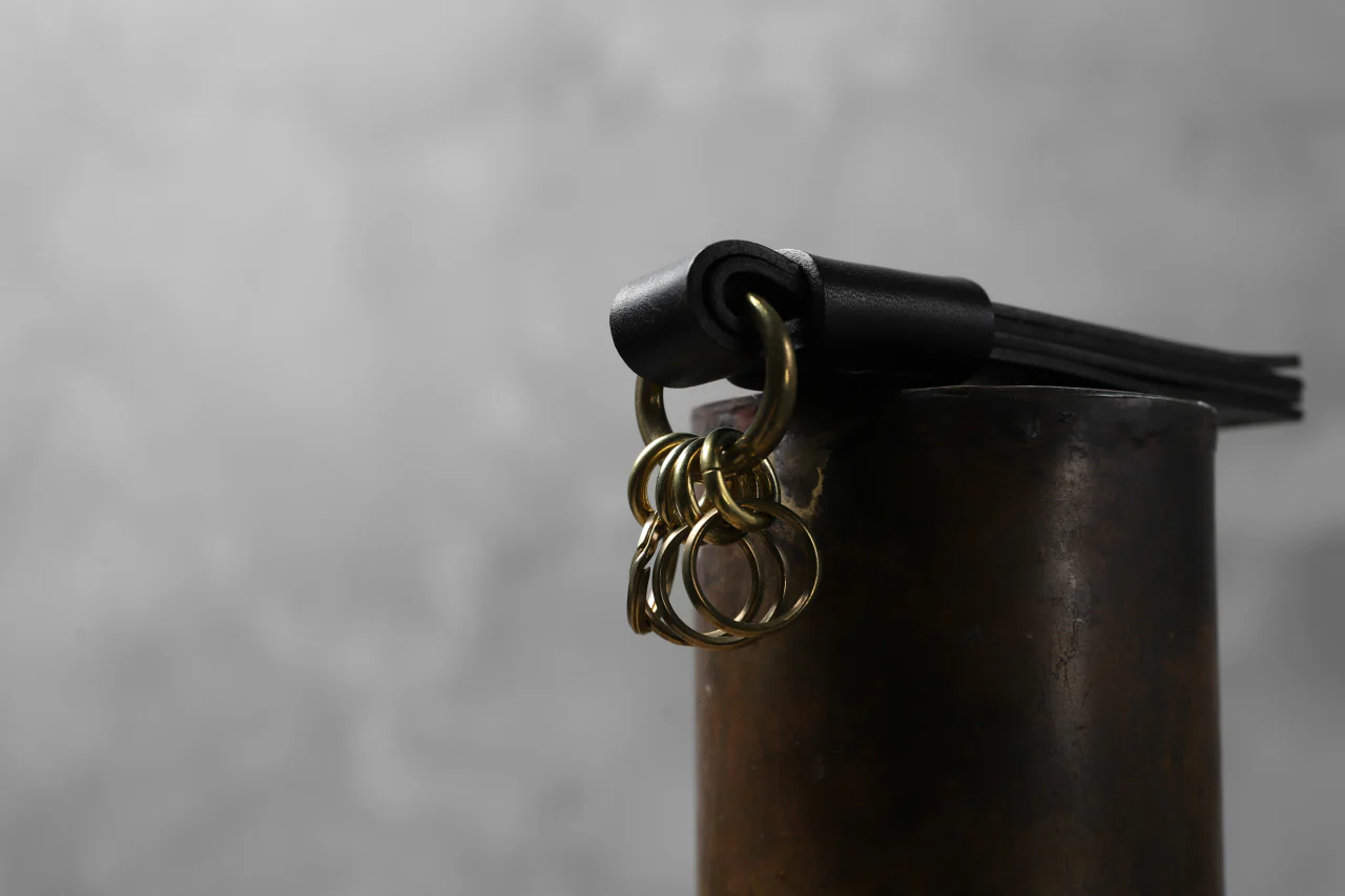 KLASICA LONG ROOM KEY RING HOLDER / TEMPESTI OILED (BLACK) - Image 21