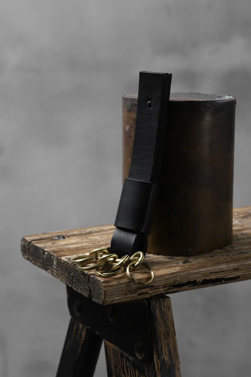 KLASICA LONG ROOM KEY RING HOLDER / TEMPESTI OILED (BLACK) - Image 9