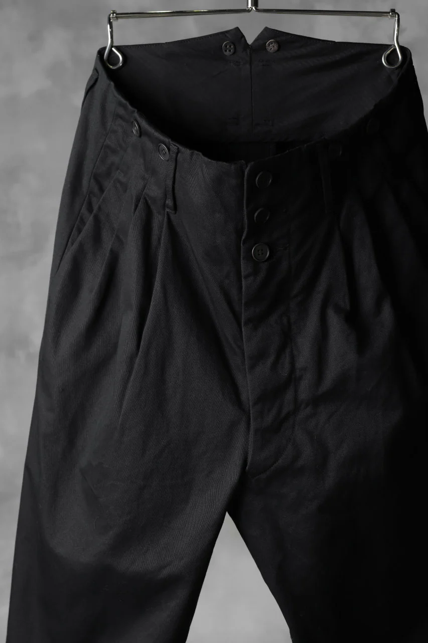 KLASICA MORROW HIGH RISE 3 TUCKED TAPERED TROUSERS / CHINO CLOTH (BLACK) - Image 4
