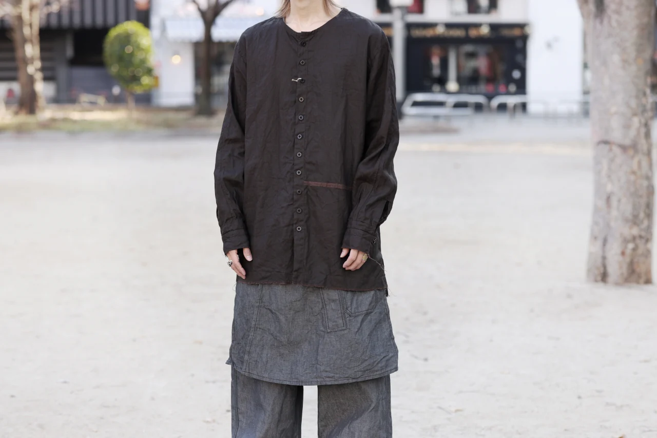 KLASICA "SH-044" SPLIT RAGLAN COLLAR LESS SHIRTS / BENGARA & SUMI COATED LINEN (BENGARA) - Image 39