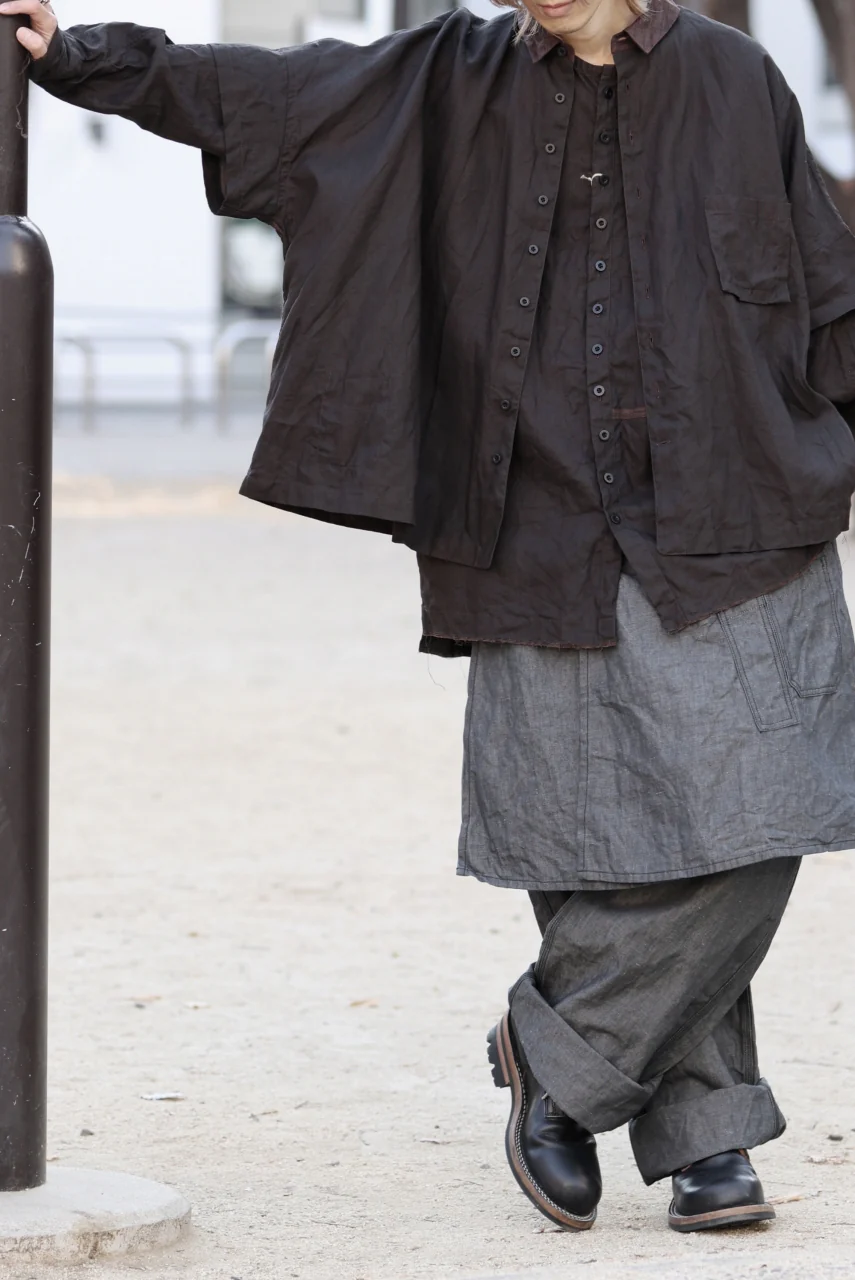 KLASICA "SH-047" EXTRA DROPPED 1/2 SLEEVE SHIRTS / BENGARA & SUMI COATED LINEN (BENGARA) - Image 22