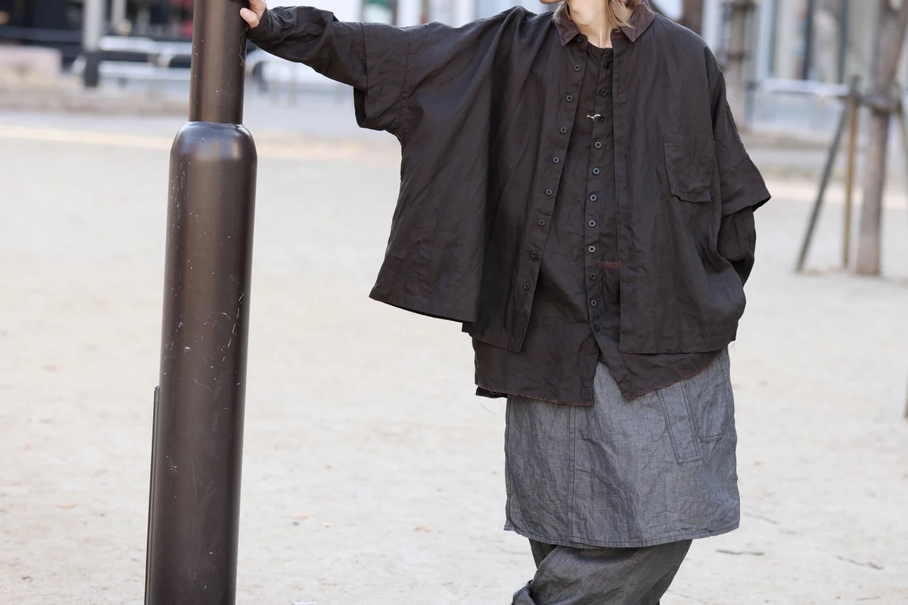 KLASICA "SH-047" EXTRA DROPPED 1/2 SLEEVE SHIRTS / BENGARA & SUMI COATED LINEN (BENGARA) - Image 24