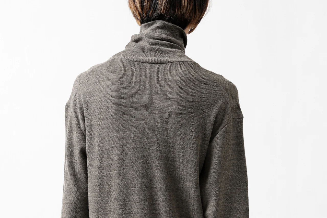 KLASICA SMOKE TURTLE NECK KNIT SWEATER / WEANER WOOL RIB (FAWN) - Image 36
