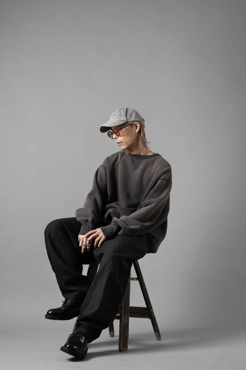KLASICA "VICTOR" BACK SEAM TAPERED TROUSERS / "END ON END" SUPER 120's WOOL x HEMP (MATT BLACK) - Image 24