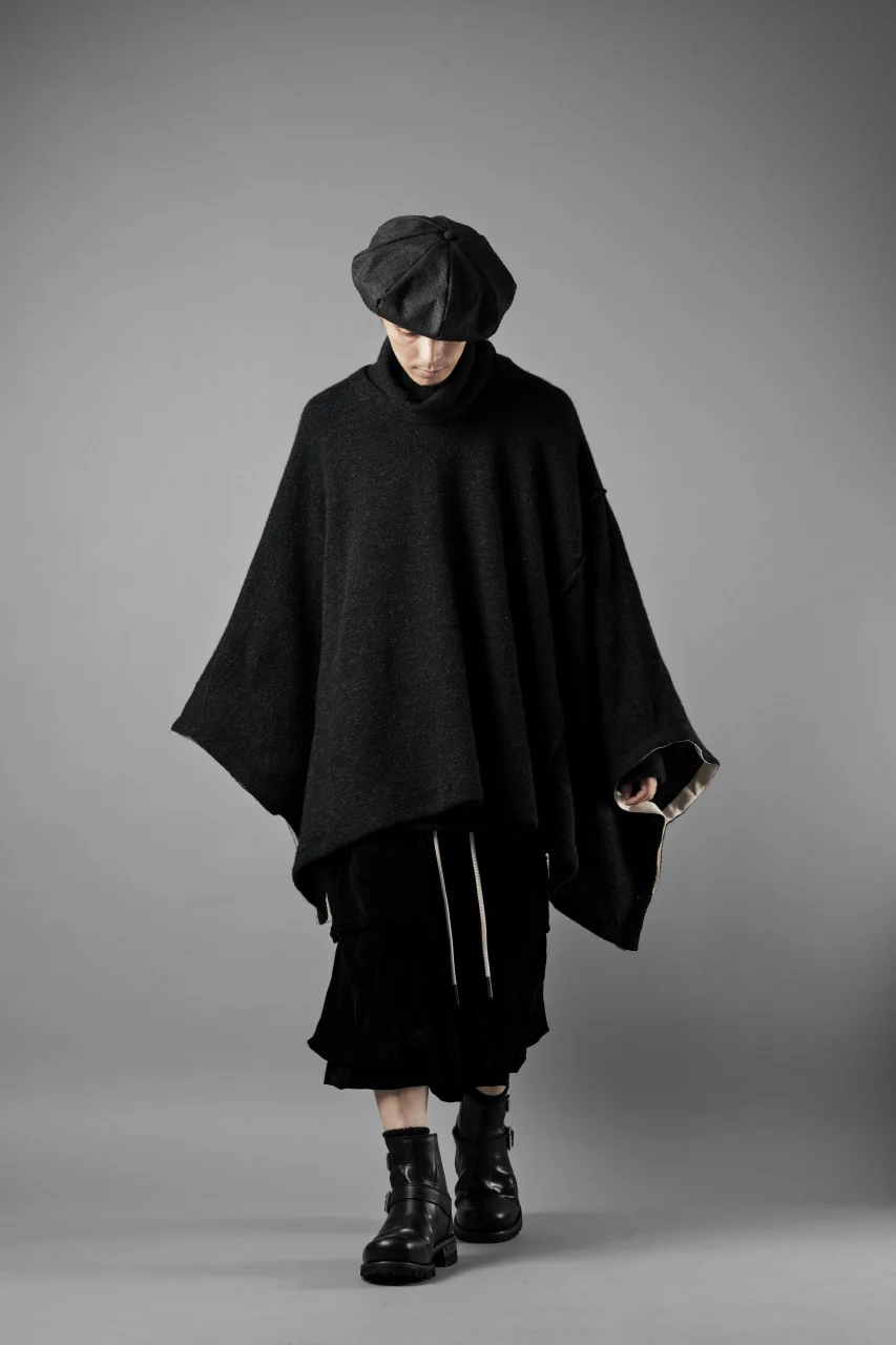 KLASICA WEARABLE BIG STOLE PONCHO / SHETLAND WOOL AMUNZEN (CARBON) - Image 30