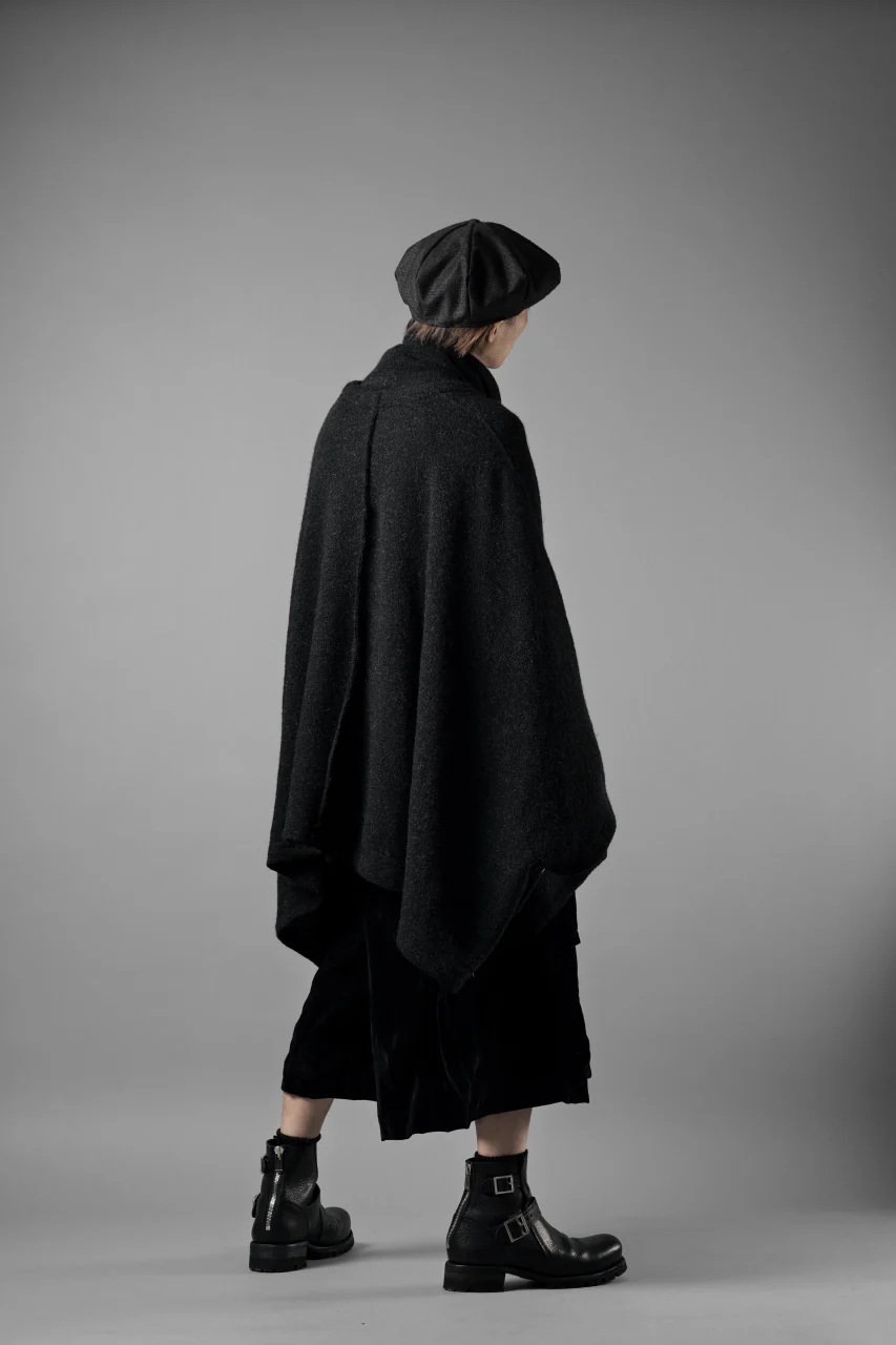 KLASICA WEARABLE BIG STOLE PONCHO / SHETLAND WOOL AMUNZEN (CARBON) - Image 33