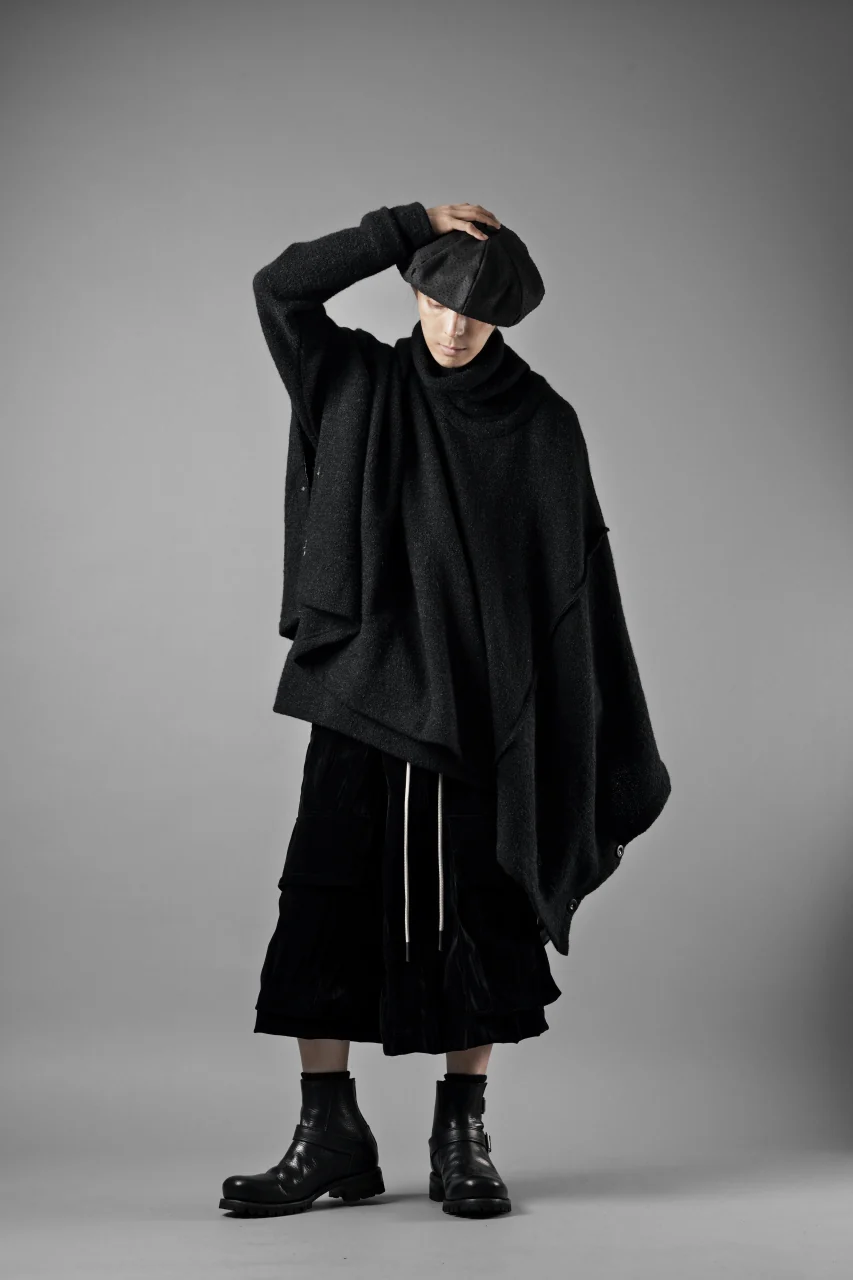 KLASICA WEARABLE BIG STOLE PONCHO / SHETLAND WOOL AMUNZEN (CARBON) - Image 36