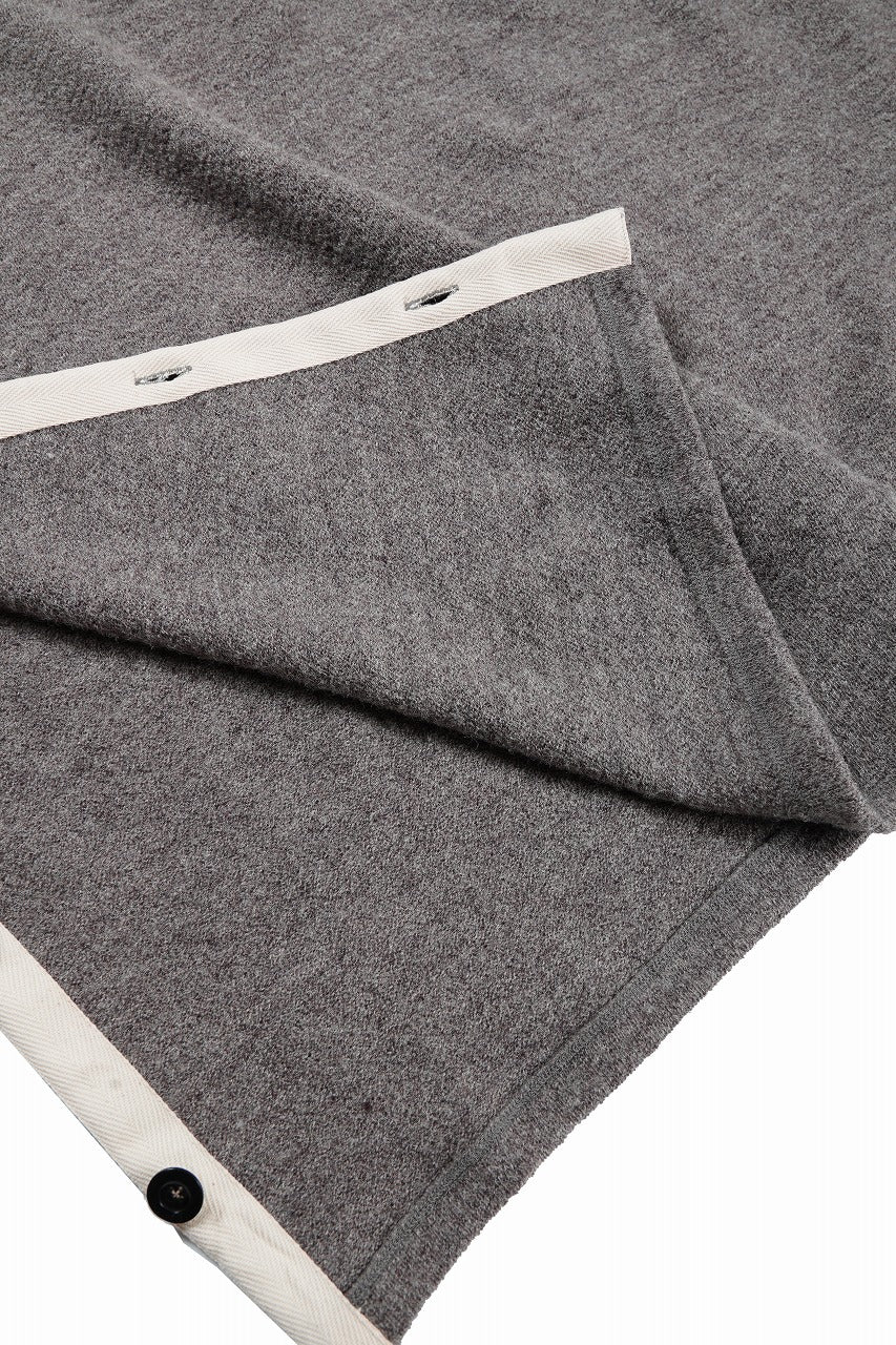 KLASICA WEARABLE BIG STOLE PONCHO / SHETLAND WOOL AMUNZEN (SAND) - Image 16
