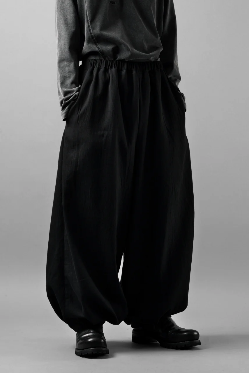 kujaku hem tuck wide easy pants / P-353 (black) - Image 16