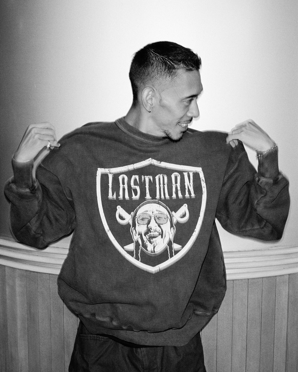 LASTMAN PRINTED CREW NECK -NFL- (BLACK) - Image 23