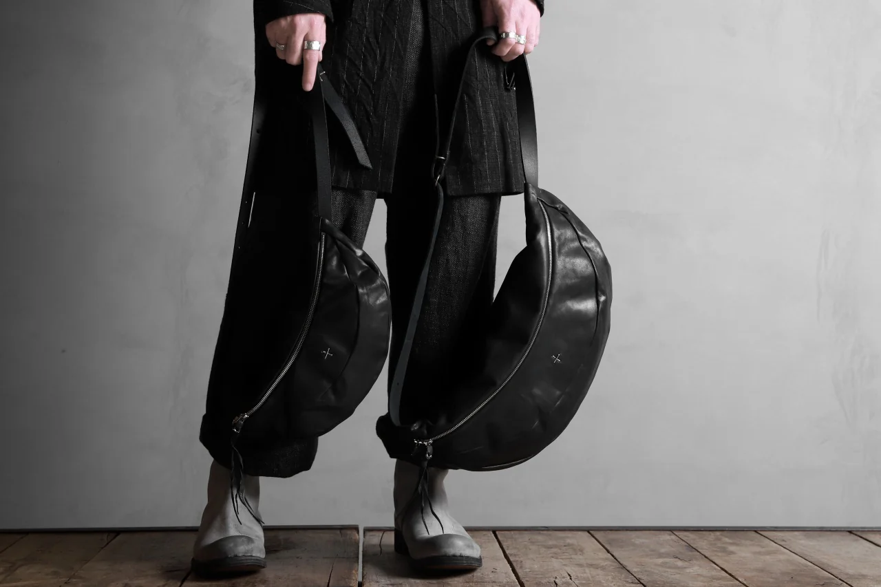 m.a+ large slice belt bag / BY302/CUP0,7 (BLACK) - Image 30