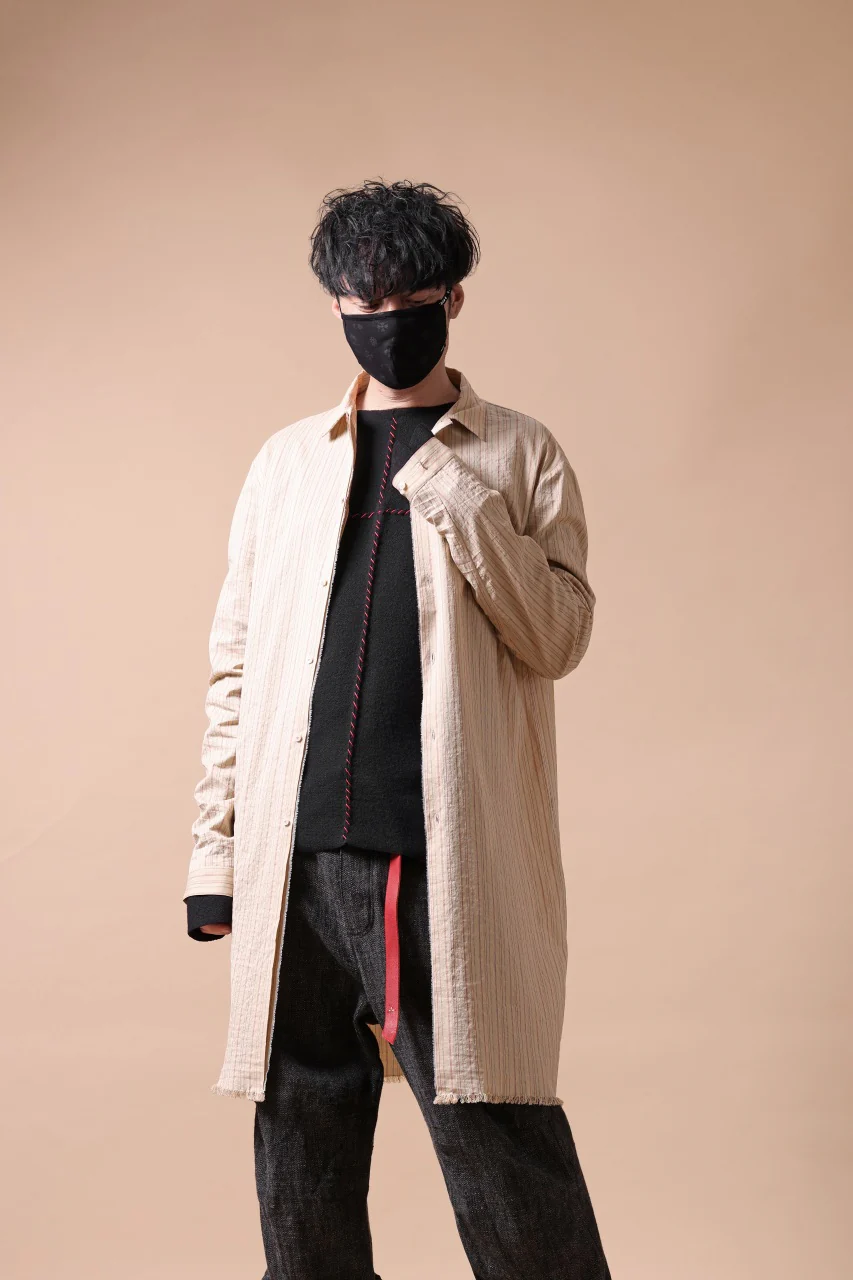 m.a+ medium fit long shirt / H222L/CSST1 (NATURAL/RED/BLACK) - Image 17