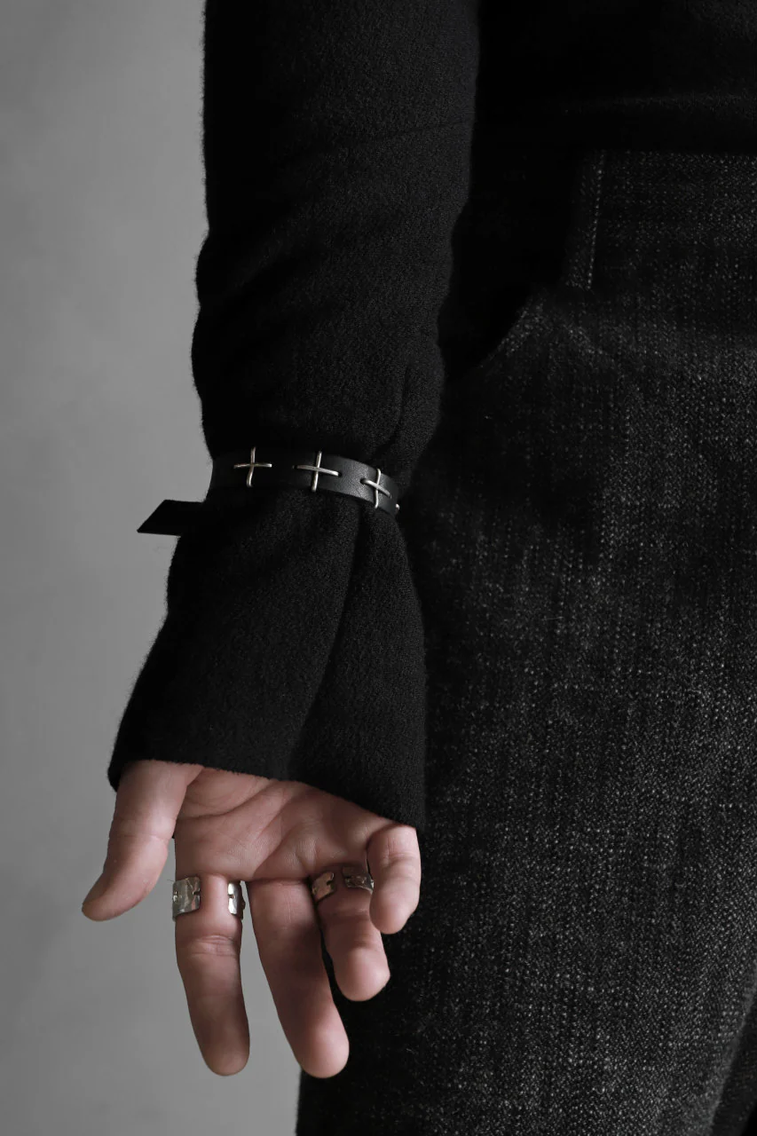 m.a+ thin silver cross studded wrist band / A-F2BL1/ GR2,0 (BLACK) - Image 17