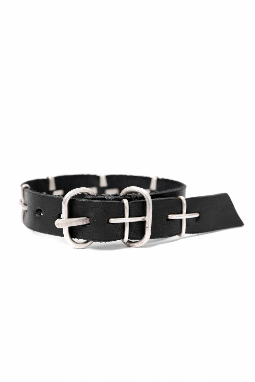 m.a+ thin silver cross studded wrist band / A-F2BL1/GR2,0 (BLACK)