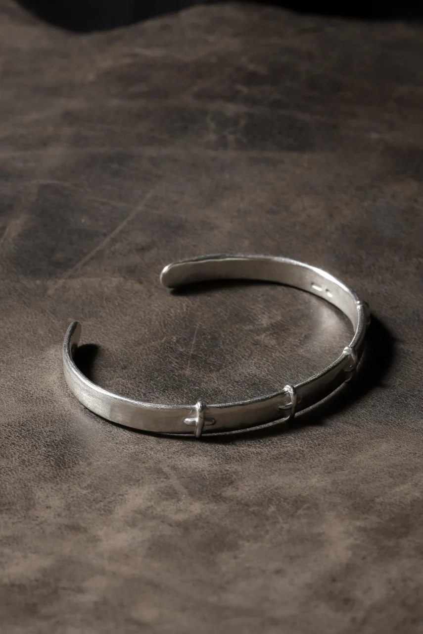 m.a+ thin silver stitched cross silver bangle / AB058 AG (SILVER) - Image 9