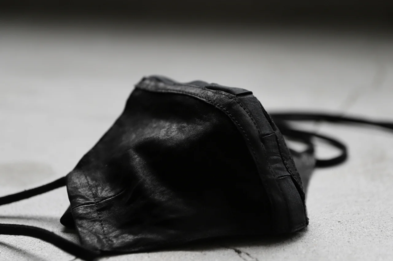 masnada LEATHER MASK / PELLE DI PECORA VEGETALE (BLACK) - Image 23