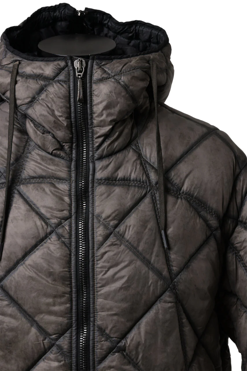 masnada QUILTED HOOD JACKET / OVER STUFFED PAPER NYLON (DUST) - Image 13