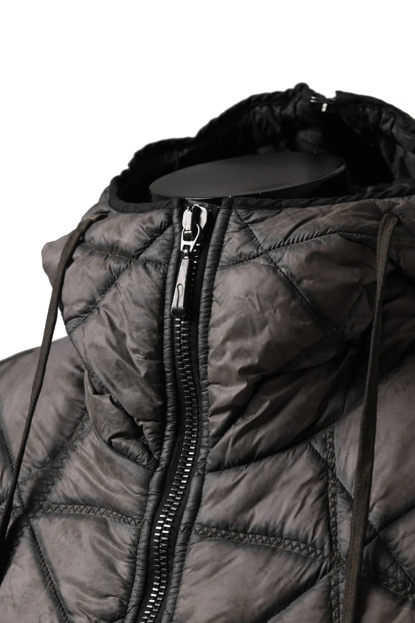 masnada QUILTED HOOD JACKET / OVER STUFFED PAPER NYLON (DUST) - Image 16