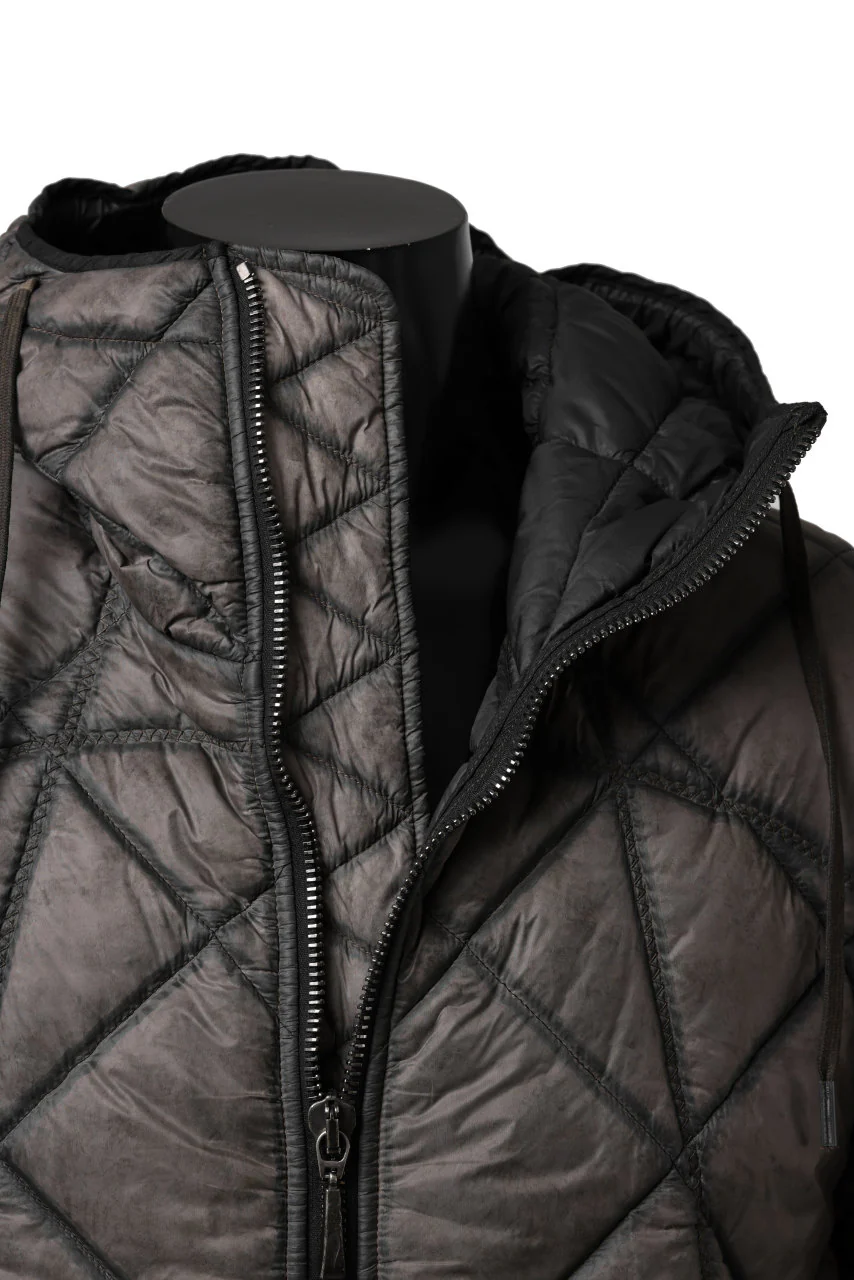 masnada QUILTED HOOD JACKET / OVER STUFFED PAPER NYLON (DUST) - Image 17