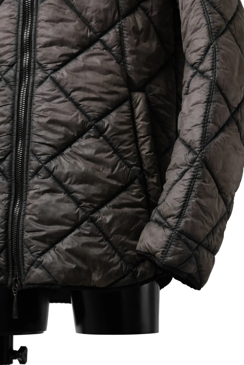 masnada QUILTED HOOD JACKET / OVER STUFFED PAPER NYLON (DUST) - Image 20