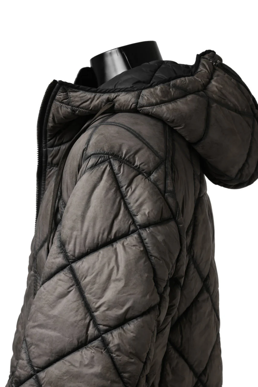 masnada QUILTED HOOD JACKET / OVER STUFFED PAPER NYLON (DUST) - Image 21