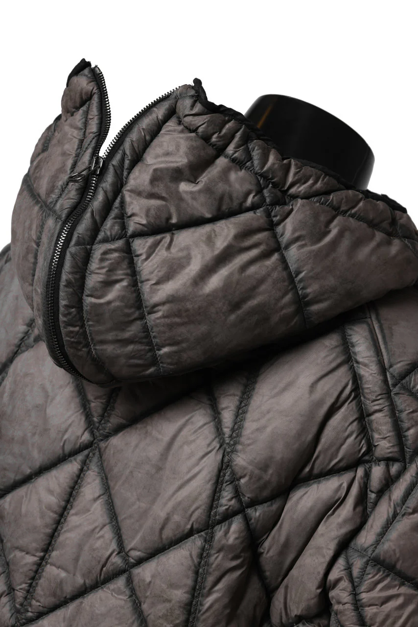 masnada QUILTED HOOD JACKET / OVER STUFFED PAPER NYLON (DUST) - Image 26