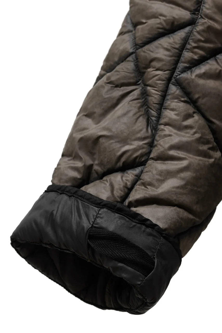 masnada QUILTED HOOD JACKET / OVER STUFFED PAPER NYLON (DUST) - Image 27