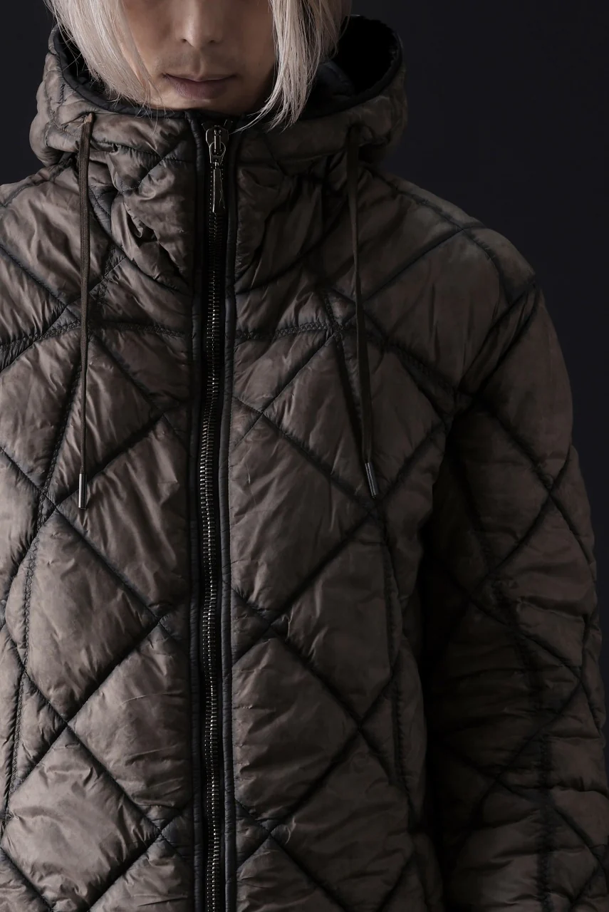 masnada QUILTED HOOD JACKET / OVER STUFFED PAPER NYLON (DUST) - Image 36